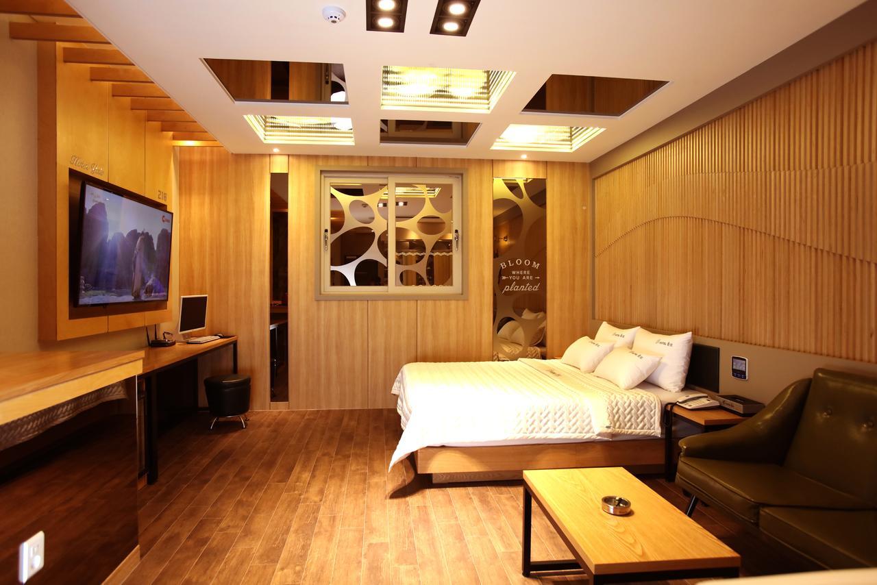 Hotel Yolo Chongnae-dong Kültér fotó