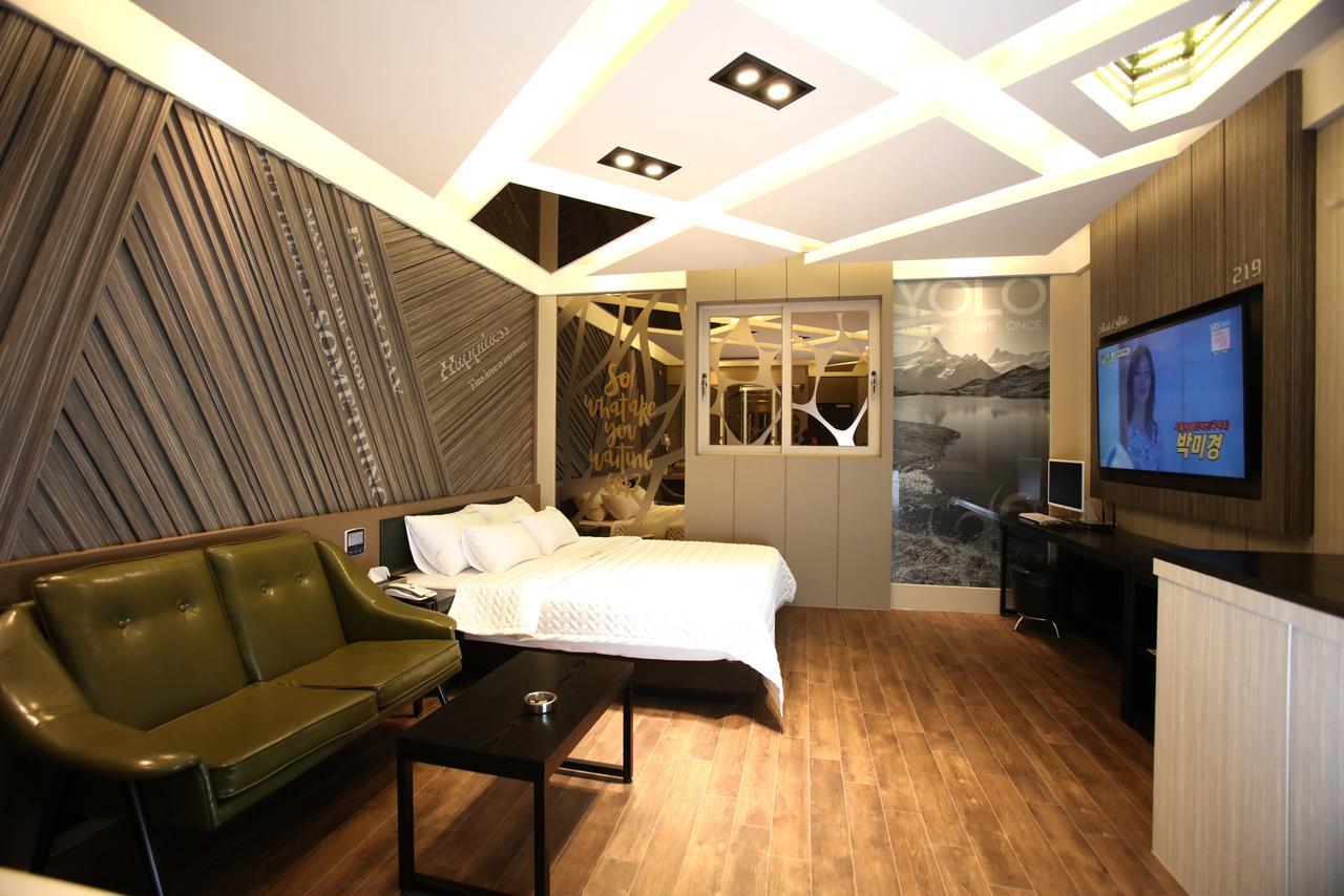 Hotel Yolo Chongnae-dong Kültér fotó